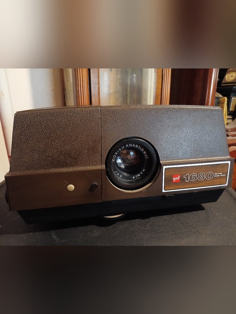 GAF 1680 Vintage Slide Projector in Dark Brown No Remote